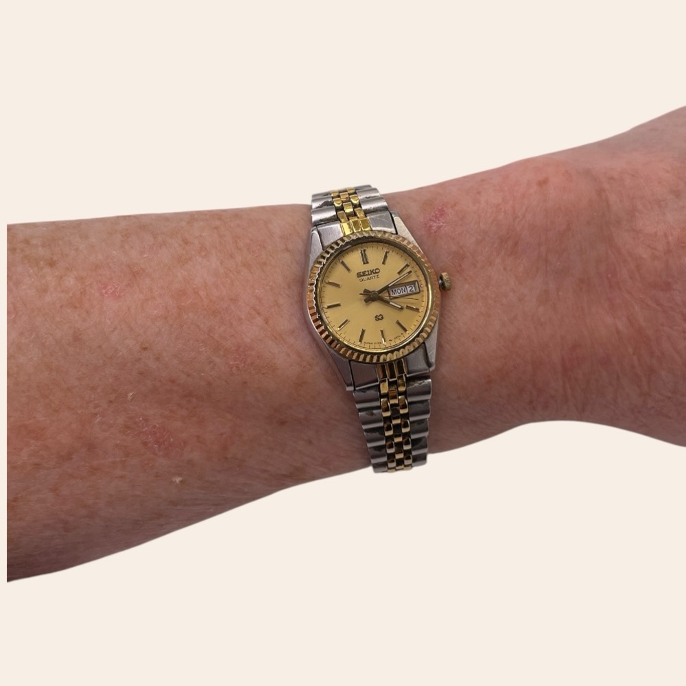Vintage Seiko Quartz Watch Gold Dial Day Date Two Tone Jubilee Bracelet Classic - Picture 7 of 12